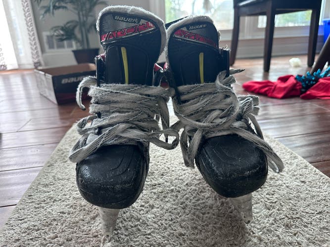 2019 Bauer Vapor 2X Pro Hockey Skates Regular Width Size 3.5 (Used)