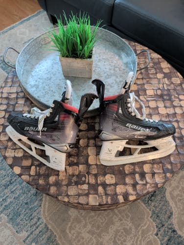 Bauer Vapor X5 Pro Hockey Skates Regular Width Size 3.5 (Used)