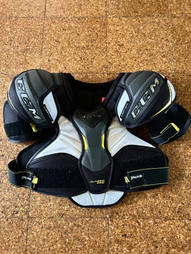 Men's Small Senior CCM Tacks Classic Pro Shoulder Pads (Used)