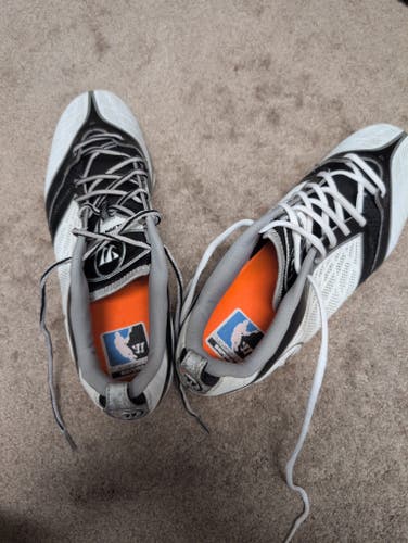White Men's Size M 14.0 (W 15.0) Adult Warrior Molded Cleats Cleats (New)