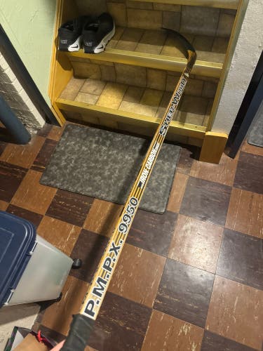 Senior Classic Sher-Wood PMPX 9950 Right Handed Hockey Stick Chelios Curve (Used)