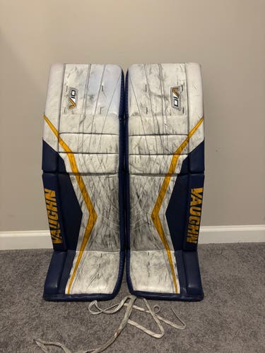 35+1" 2024 Vaughn V10 Pro Carbon Goalie Leg Pads (Used)