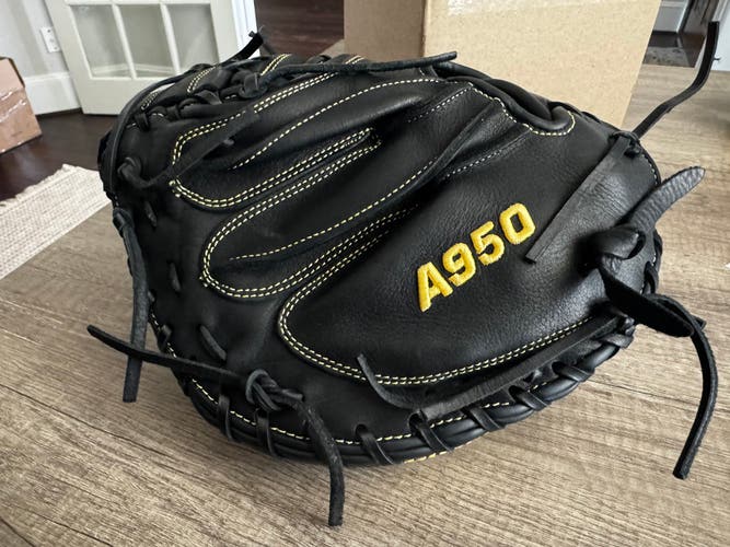 Wilson A950 RH Catcher's Baseball Glove 34" (Used)