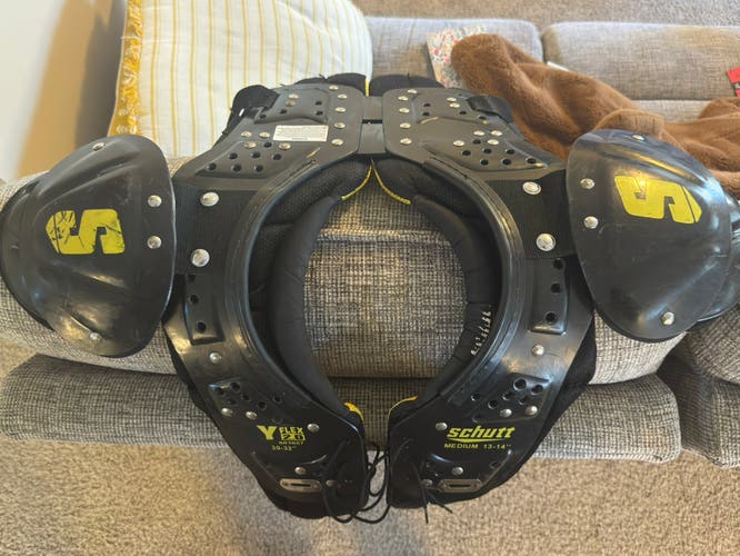 Medium Youth Schutt Y Flex 2.0 Shoulder Pads (Used)