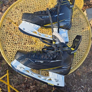 Black/Yellow CCM Tacks Vector Plus Hockey Skates Regular Width 9.5 (Used)
