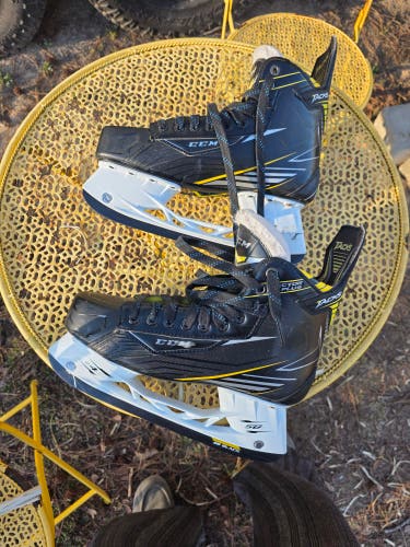 Black/Yellow CCM Tacks Vector Plus Hockey Skates Regular Width 9.5 (Used)