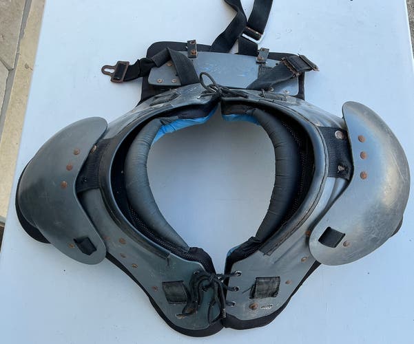 Small Adult (38-40) Bike Air Lite Laser 2100 Shoulder Pads (Used)