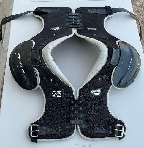 XXXL Adult Bike Xtreme Lite Shoulder Pads Multi-Purpose (Used)