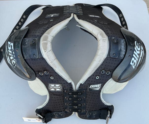 Large Adult Bike Xtreme Lite Shoulder Pads QB/WR (Used)