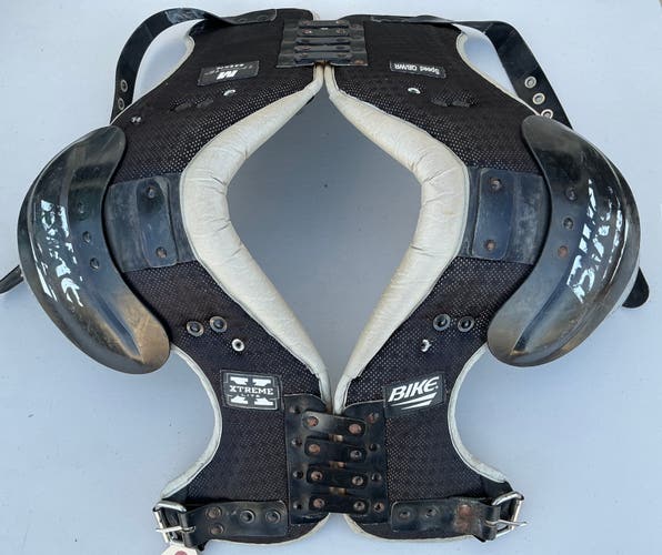 Medium Adult Bike Xtreme Lite Shoulder Pads QB/WR (Used)