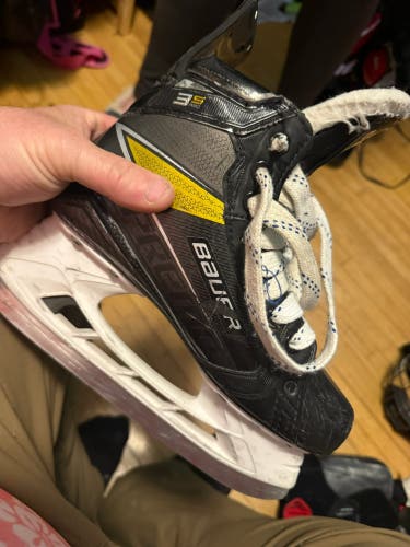 Black 2020 Bauer Supreme 3S Pro Hockey Skates Regular Width Size 4 (Used)