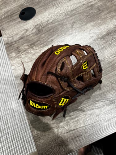 Wilson A800 RH Baseball Glove 11.5" (Used)