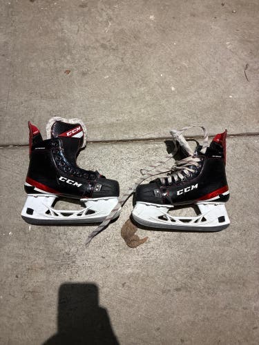 Red 2021 CCM JetSpeed FT475 Hockey Skates Regular Width Size 4 (Used)
