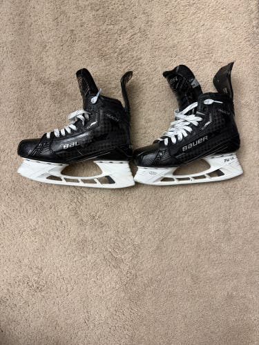 2022 Bauer Supreme Mach Hockey Skates Regular Width 8 (Used)