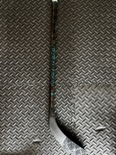 Junior Bauer Twitch Right Handed Hockey Stick P28 40 Flex (Used)