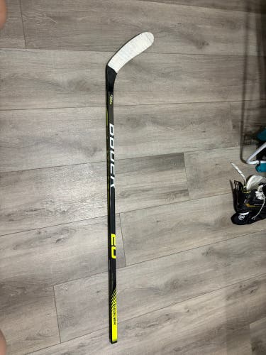 Youth Bauer Nexus Performance Right Handed Hockey Stick P28 20 Flex (Used)