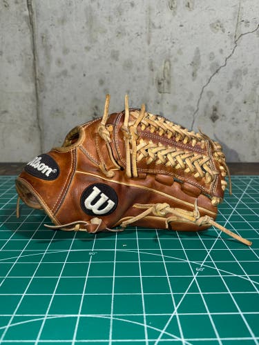 Wilson A2000 RH Baseball Glove 11.75" (Used)