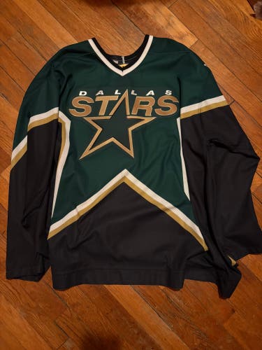 Green Dallas Stars Jersey Mens XXL (Used)