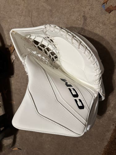 2024 CCM Extreme Flex E6.9 Regular (New)