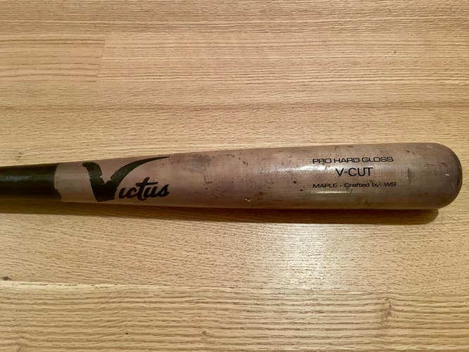 Victus V-Cut Bat (-3) 29 oz 32" (Used)