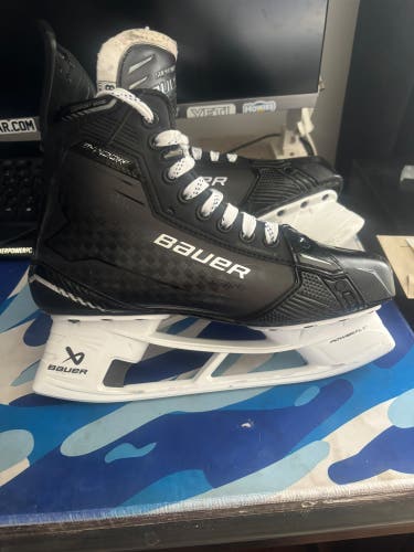 Black 2024 Bauer Supreme Shadow Hockey Skates 8.5 (Used)