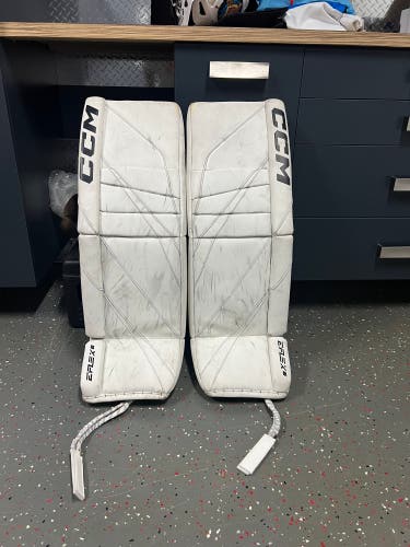 CCM EFlex 6 Goalie Leg Pads Pro
