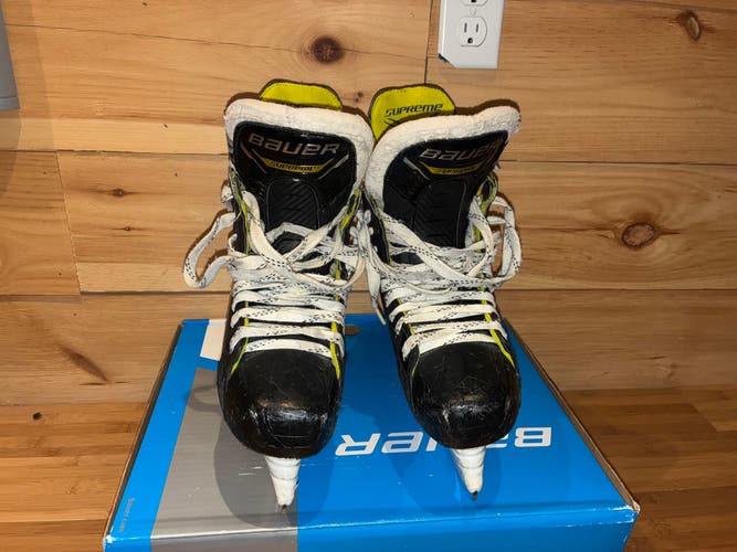 Intermediate Bauer Supreme M4 Hockey Skates Regular Width 6 (Used)
