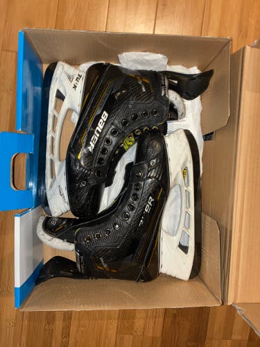 2022 Bauer Supreme M5 Pro Hockey Skates 7.5 (Used)