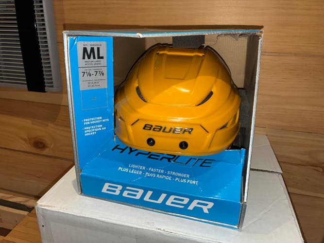 New Medium Bauer  Hyperlite Helmet