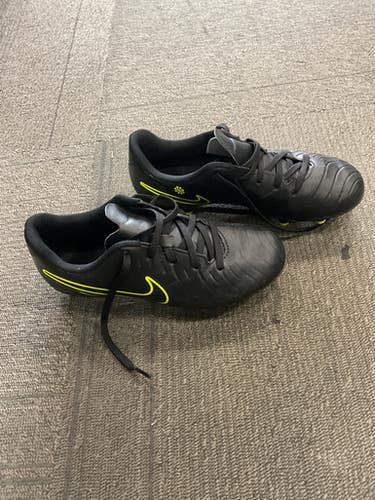 Used Nike Soccer Cleats Black Junior 04 11614-S000232119
