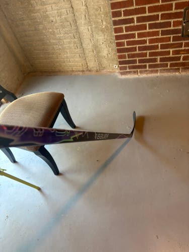 NEW Senior Bauer Vapor Flylite Right Handed Hockey Stick P28 77 Flex (New)