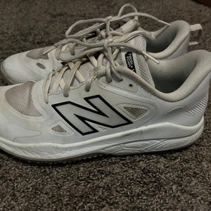 White Women's Size M 8.0 (W 9.0) New Balance Turf Cleats (Used)