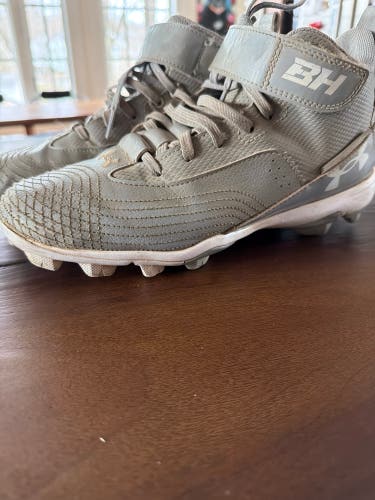 Gray Men's Size M 7.0 (W 8.0) Youth Under Armour Harper 7 High Top Molded Cleats (Used)