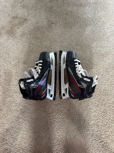 CCM EFlex 6.9 Hockey Goalie Skates Regular Width 9 (Used)