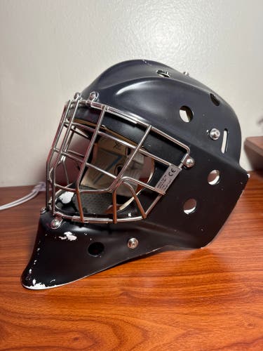 Senior Large Bauer 950 Goalie Mask (Used)