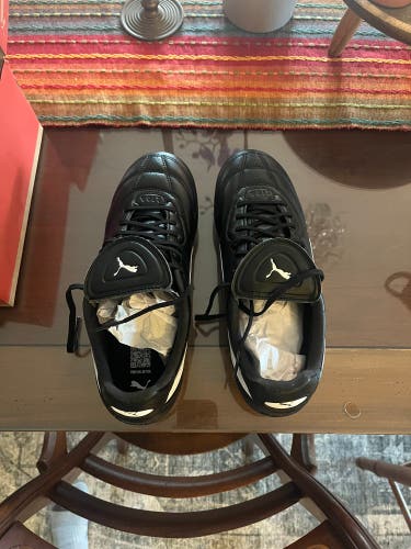 Black Men's Size M 11.5 (W 12.5) Puma King Molded Cleats Cleats (New)