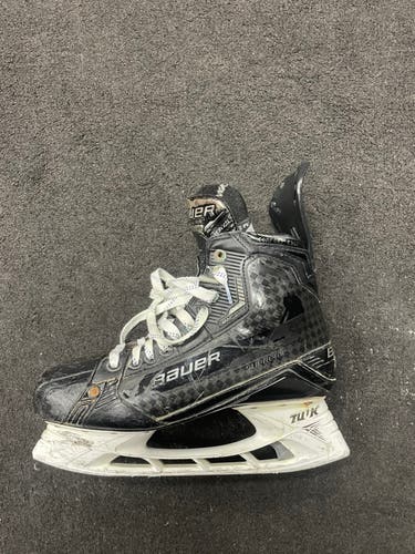 Black 2022 Bauer Supreme Mach Hockey Skates Extra Wide Width 10.5 (Used)