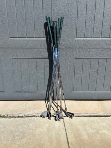 Men's 2001 Acer Right Handed Iron Set Regular Flex 9 Pieces Steel Shaft (Used)