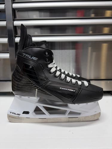 True Custom SVH Pro Skate Size 9 Regular Width (New) NHL Prostock