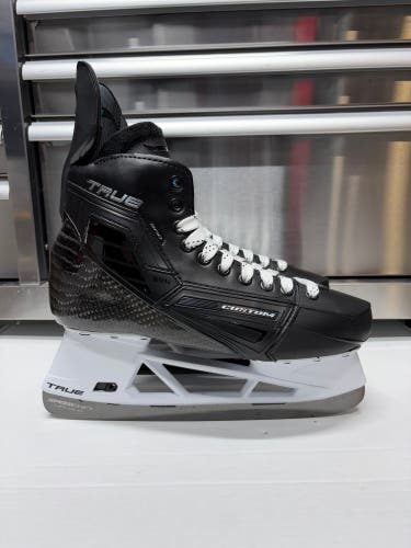 True Custom SVH Pro Skate Size 9 Regular Width (New) NHL Prostock