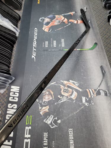 P92 | 102 Flex NEW! Senior Bauer Vapor Hyperlite 2 Left Hand Hockey Stick Pro Stock (New)