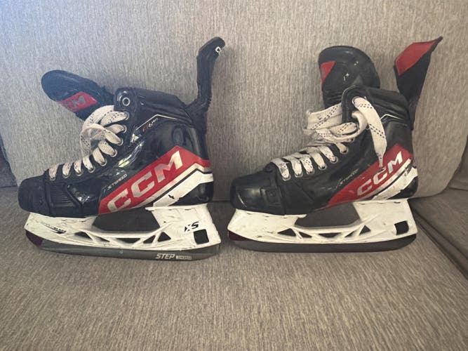 Black 2023 CCM JetSpeed FT6 Pro Hockey Skates Wide Width 6 (Used)