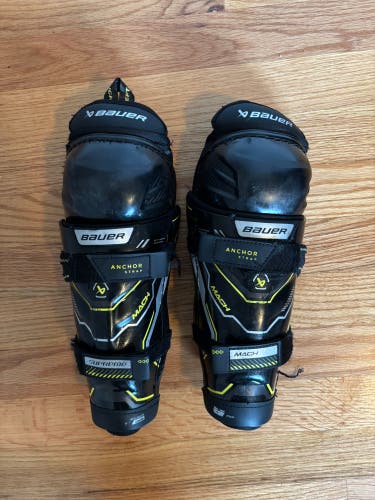 Youth Bauer Supreme Mach 9" Shin Pads (Used)