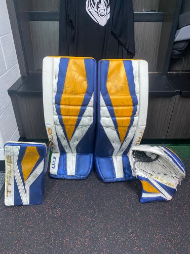 32" True L12.2 Regular Goalie Full Set (Used)