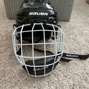 Small Bauer Re-Akt 95 Helmet Never Worn