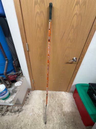 Senior Easton Synergy Si-Core Right Handed Hockey Stick 100 Flex (Used)
