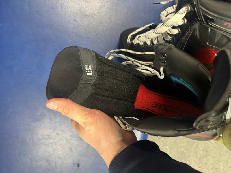 2025 CCM Jetspeed FT8 Hockey Skates Regular Width 8.5 (New)