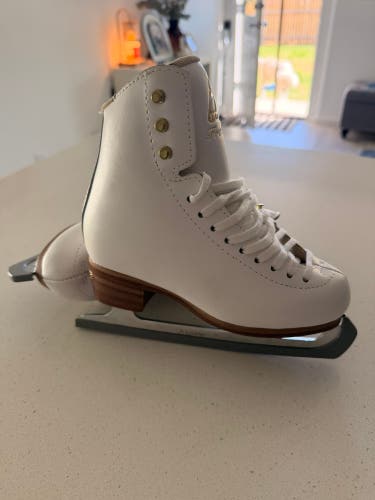 Jackson Ultima Freestyle Figure Skates Junior 13 (Used)