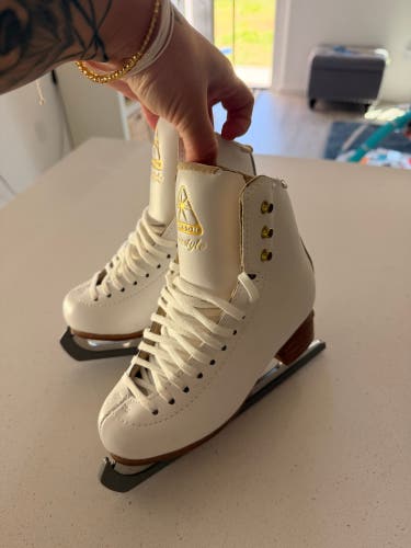 Jackson Ultima Freestyle Figure Skates Junior 13 (Used)