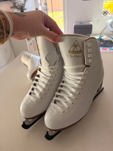 Jackson Ultima Mystique Figure Skates Adult 9 (Used)